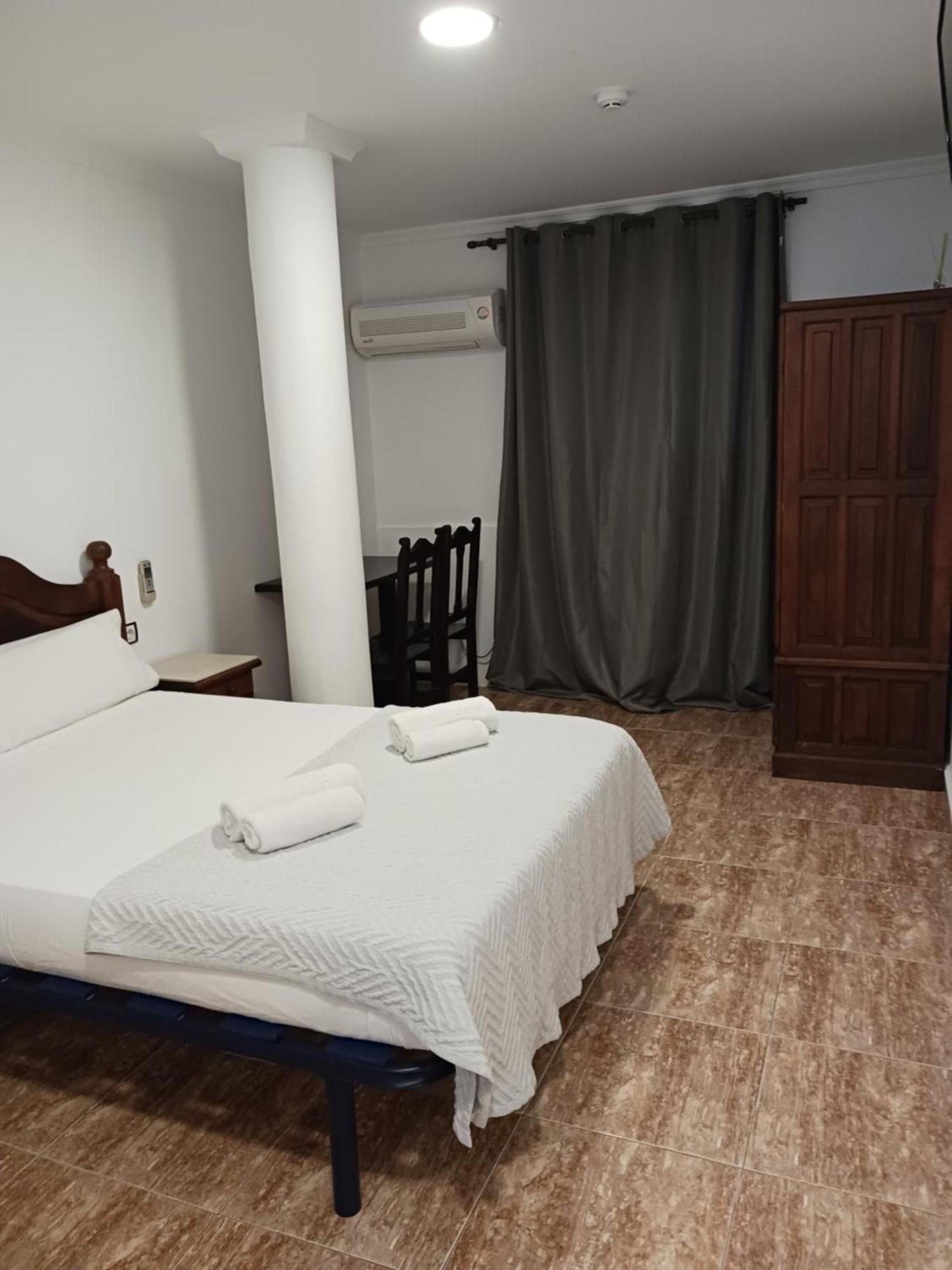 Hotel Manantiales ตอร์เรโมลิโนส ภายนอก รูปภาพ